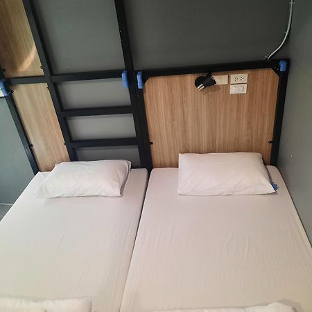 Sleep To Fly Hotel&Hostel Bangkok Buitenkant foto