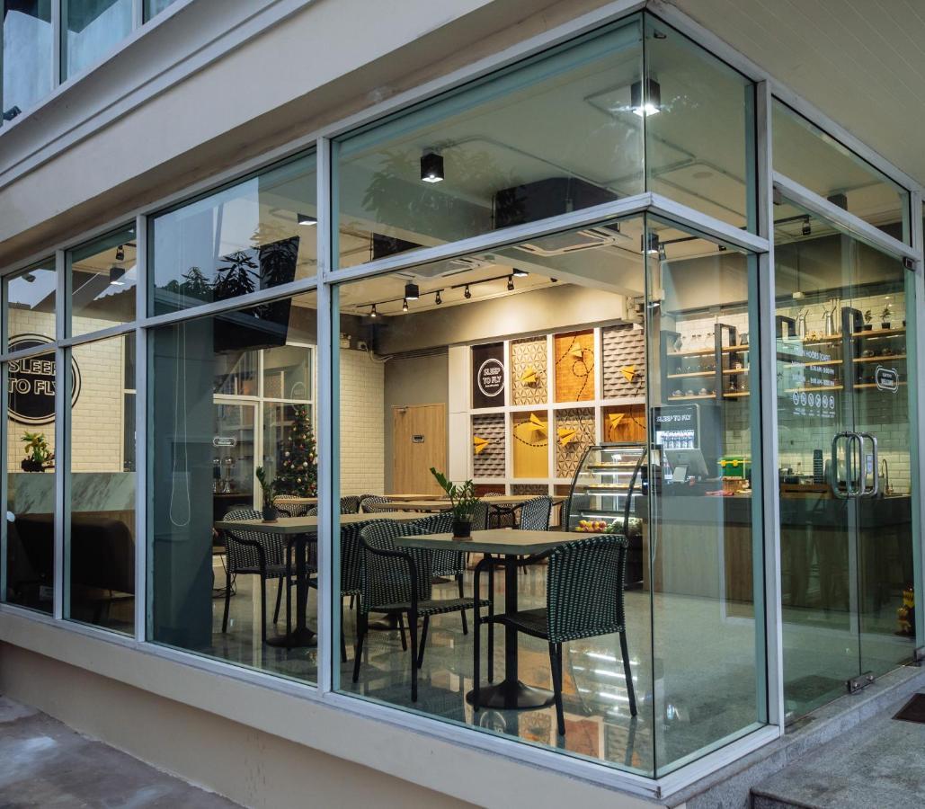 Sleep To Fly Hotel&Hostel Bangkok Buitenkant foto