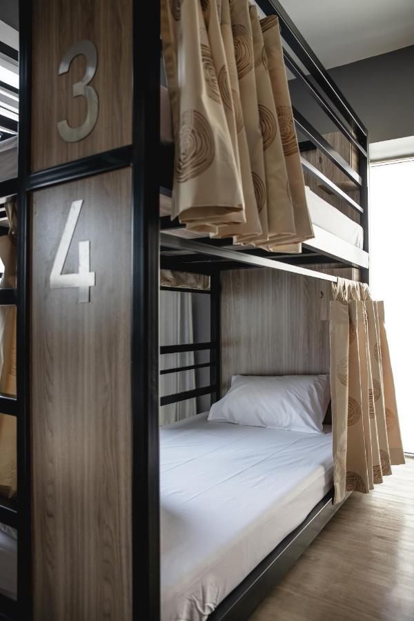 Sleep To Fly Hotel&Hostel Bangkok Buitenkant foto