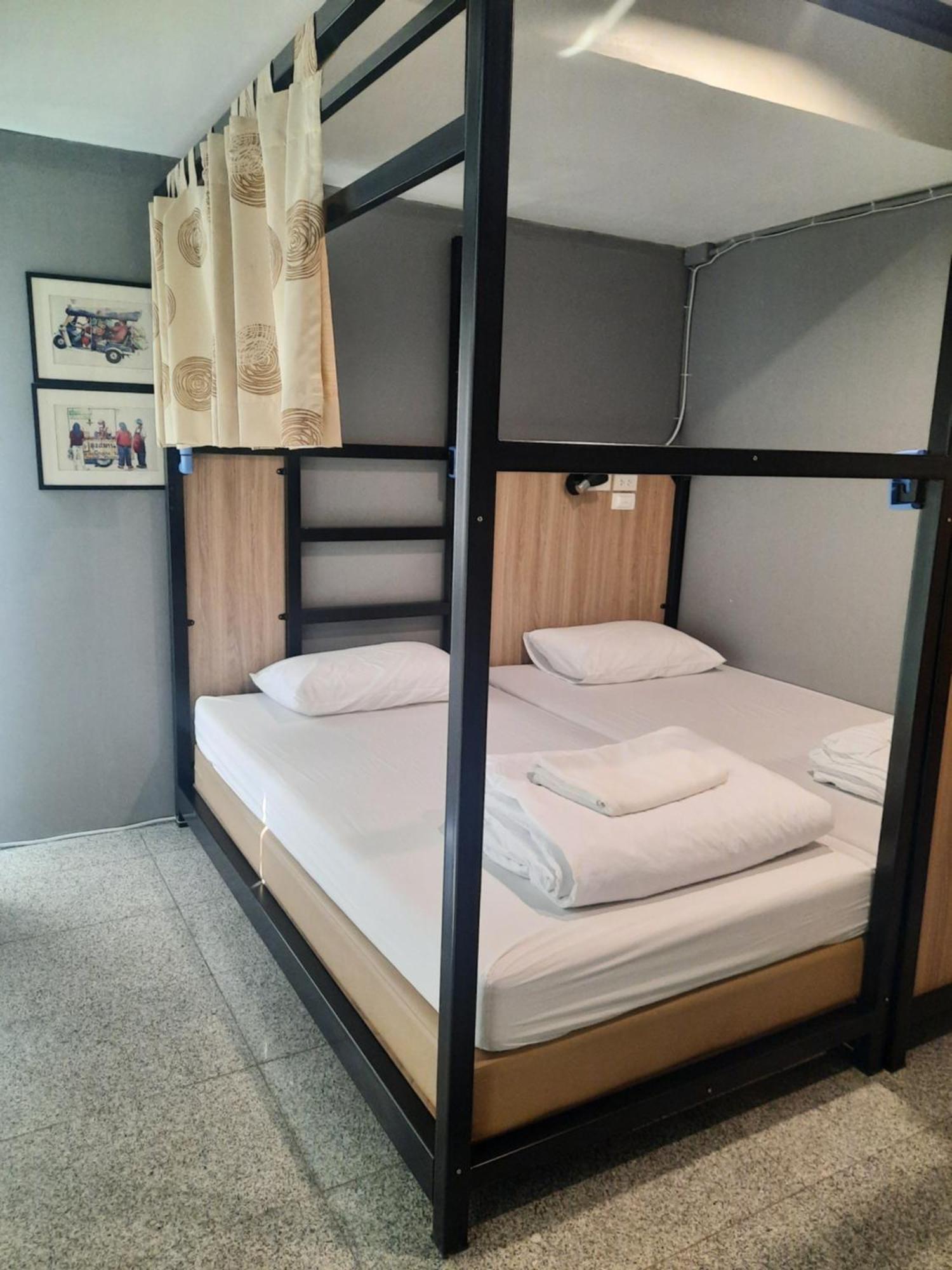 Sleep To Fly Hotel&Hostel Bangkok Buitenkant foto
