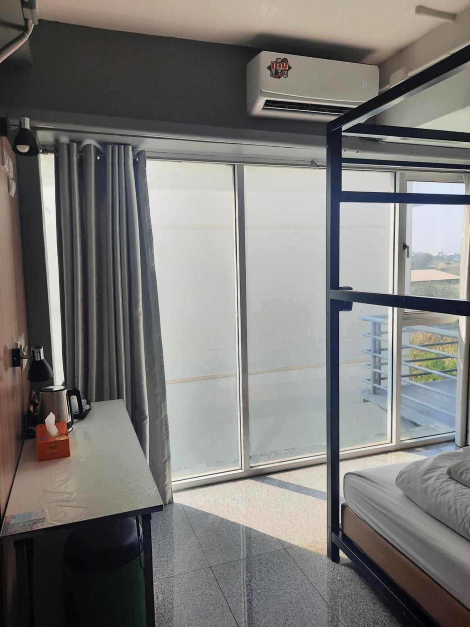 Sleep To Fly Hotel&Hostel Bangkok Buitenkant foto