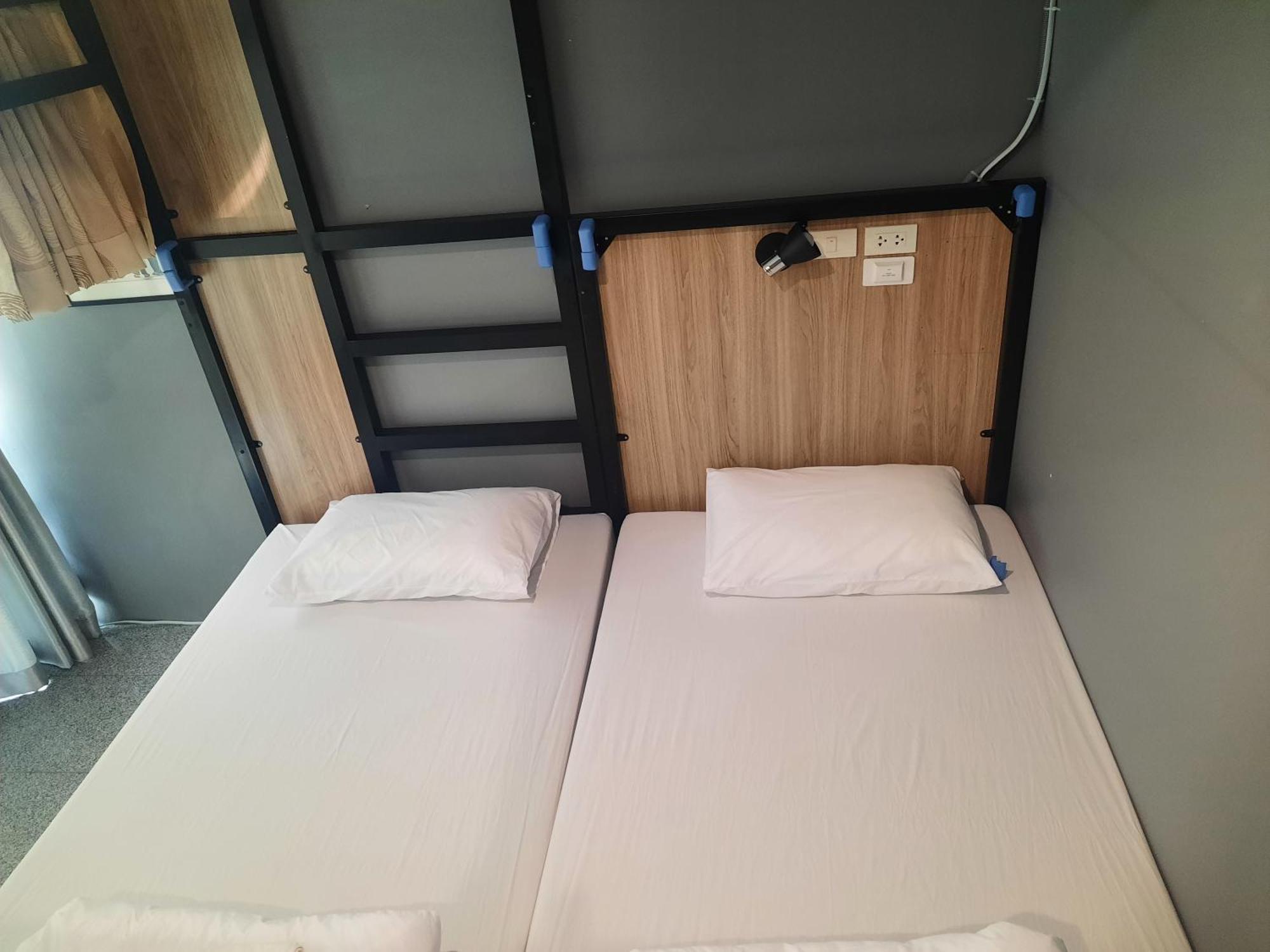 Sleep To Fly Hotel&Hostel Bangkok Buitenkant foto